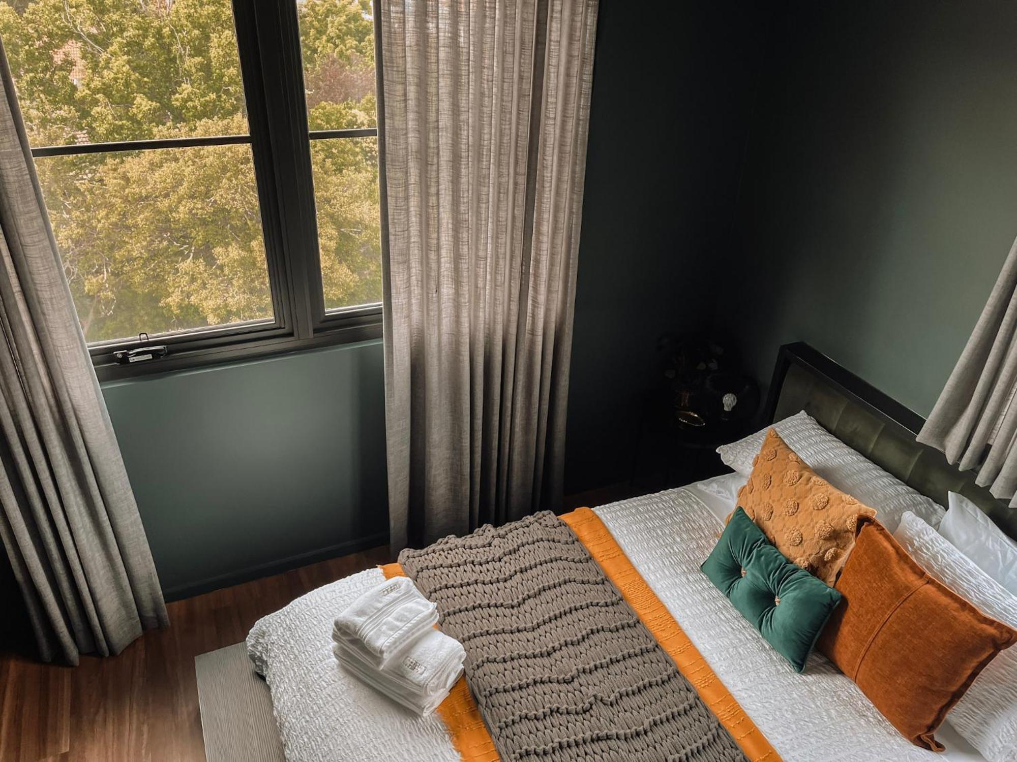 Green Rooms Braddon - Luxury Themed Micro Apartments Inspired By Tiny Home Design Canberra Eksteriør billede