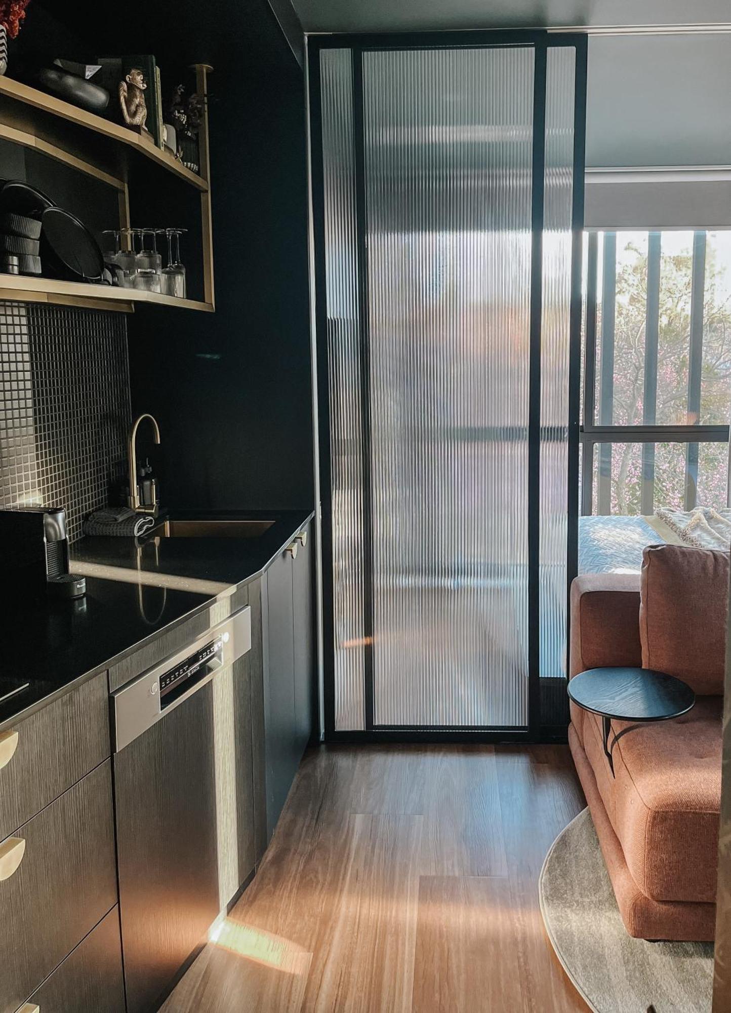 Green Rooms Braddon - Luxury Themed Micro Apartments Inspired By Tiny Home Design Canberra Værelse billede