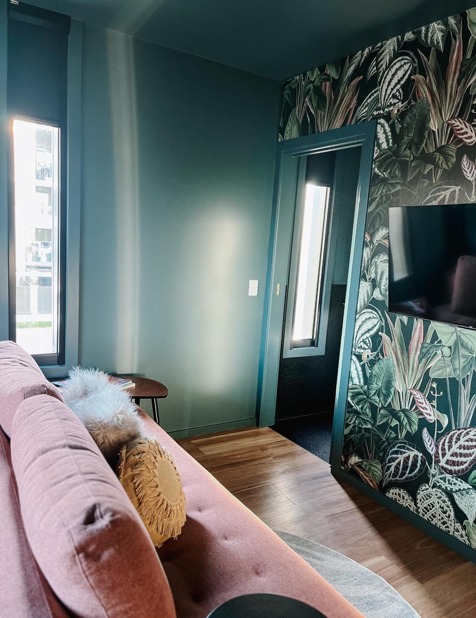 Green Rooms Braddon - Luxury Themed Micro Apartments Inspired By Tiny Home Design Canberra Værelse billede